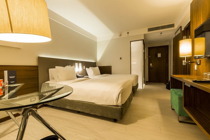 Room 8 of 124
