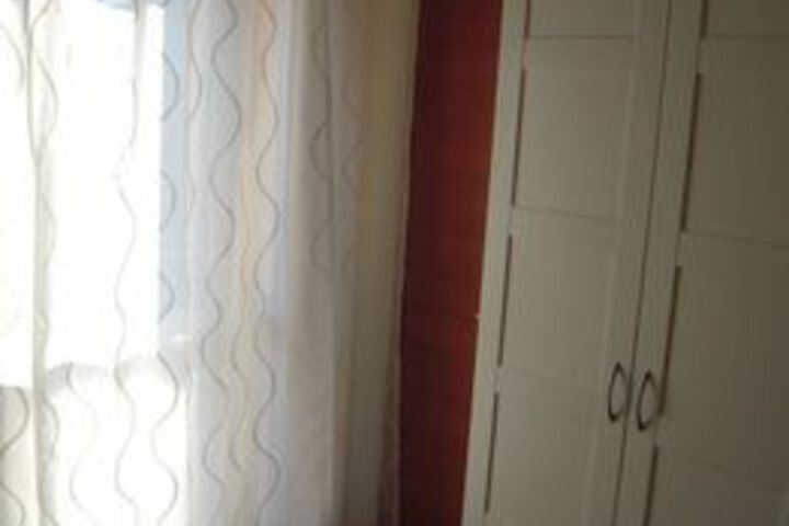 Room 10 of 16