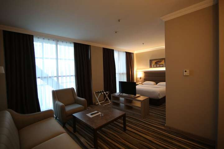 Room 5 of 13