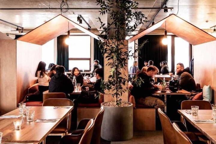 Dining 9 of 18