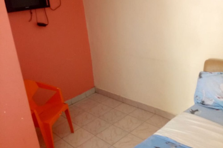 Room 8 of 14