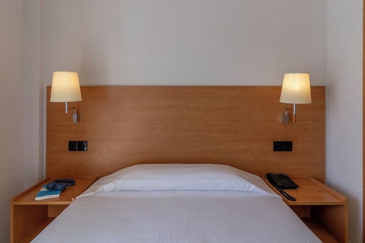 Room 8 of 32