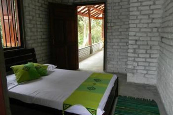 Room 8 of 11