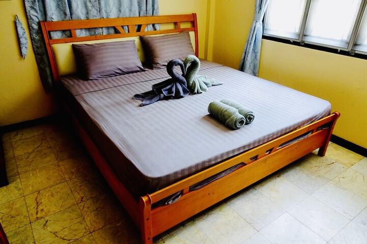 Room 5 of 296