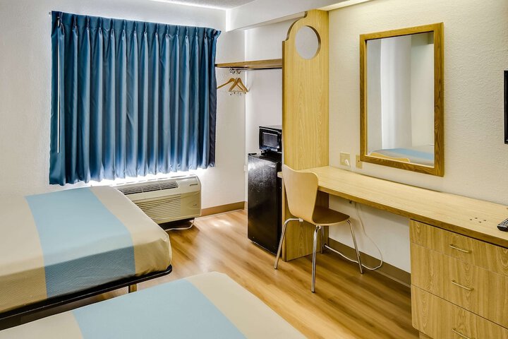 Room 14 of 27