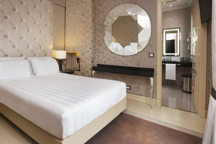 Room 21 of 179