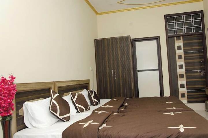 Room 3 of 8