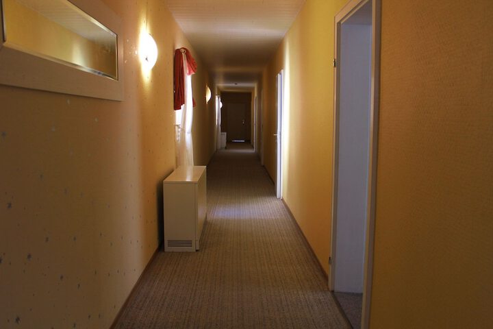 Ballroom/Hall 18 of 24