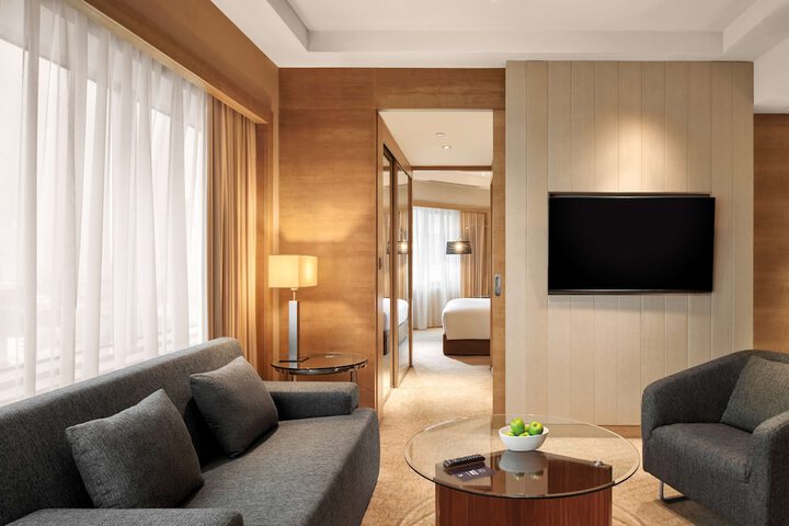 Room 32 of 100