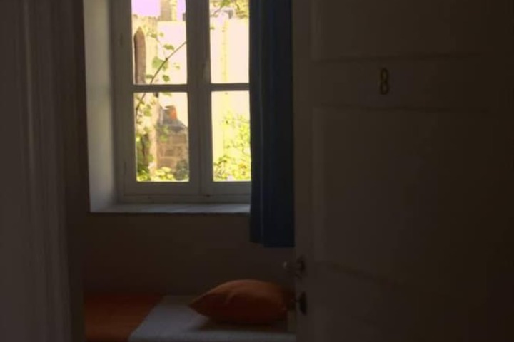 Room 11 of 31