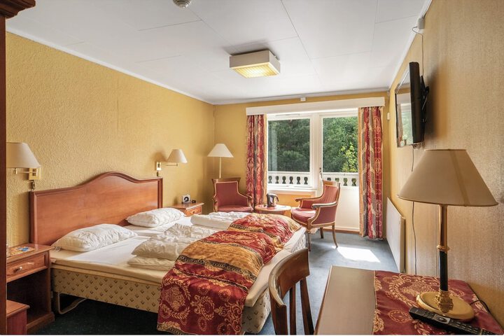 Room 4 of 17