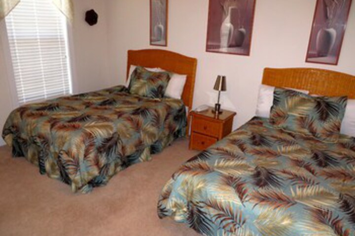 Room 32 of 65