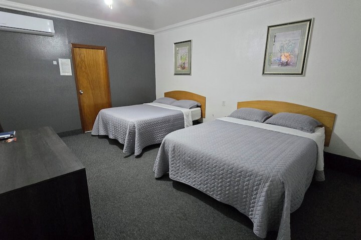 Room 4 of 13