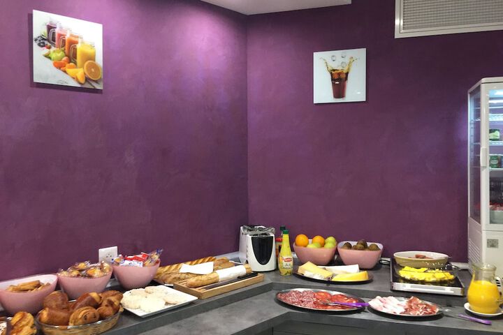 Breakfast/Coffee Service 60 of 81