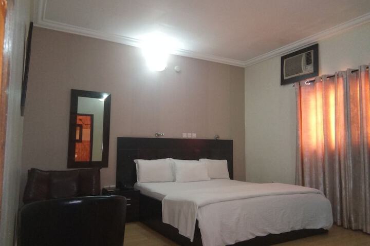 Room 9 of 26