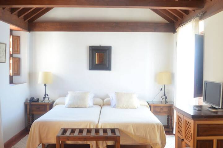 Room 4 of 72