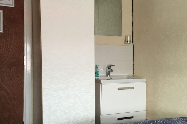 Room 8 of 87