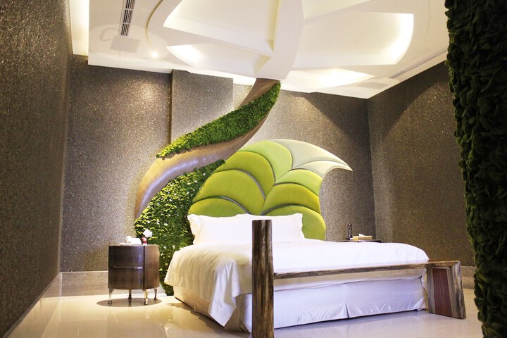 Room 37 of 53