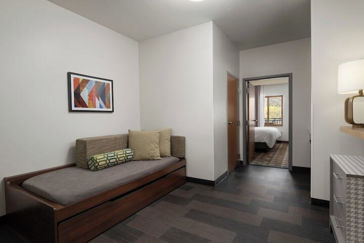Room 40 of 84