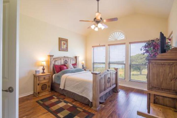 Lakeside Haven 2.5 Bathrooms Townhouse in Canyon Lake, TX