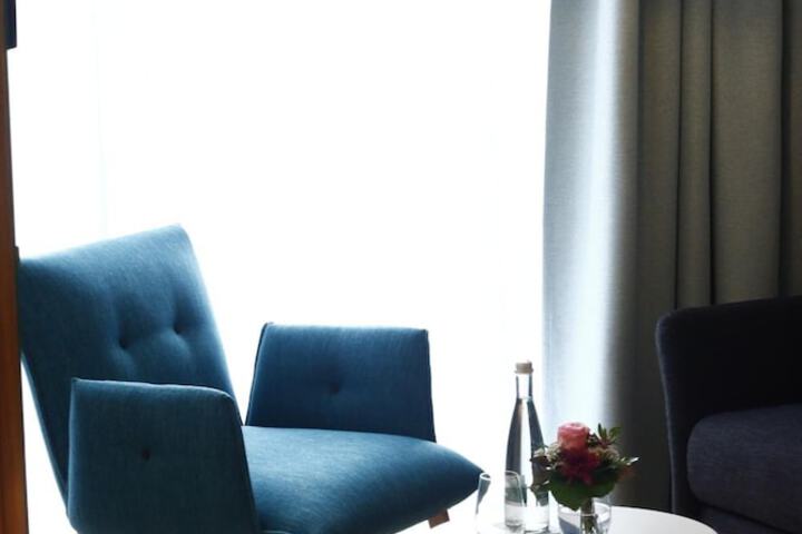 Room 9 of 37
