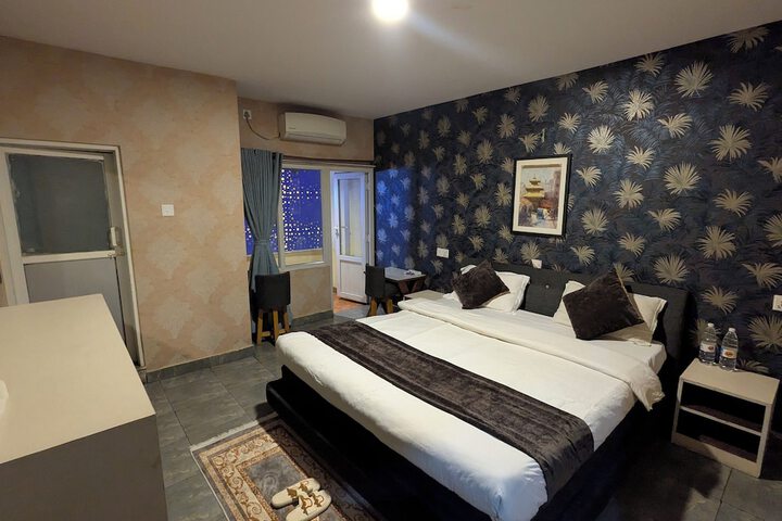 Room 2 of 8