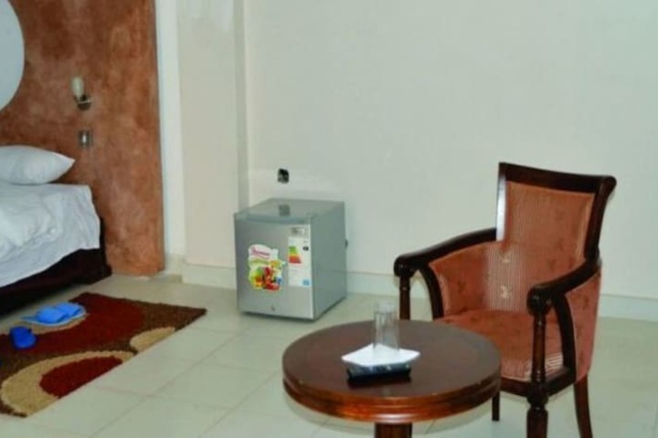 Room 5 of 16