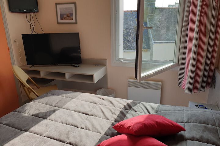 Room 11 of 40
