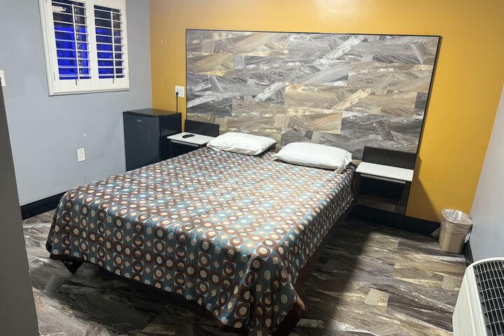 Room 2 of 8