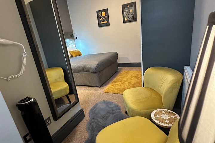 Room 2 of 31