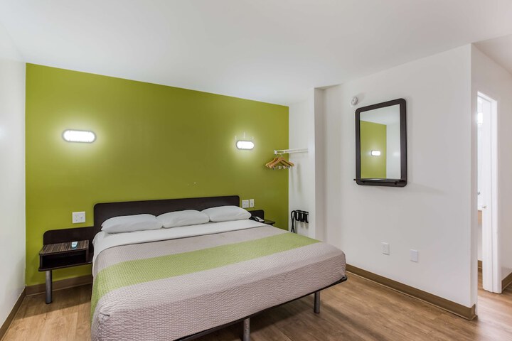 Room 8 of 38
