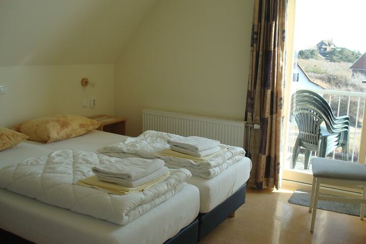 Room 12 of 36