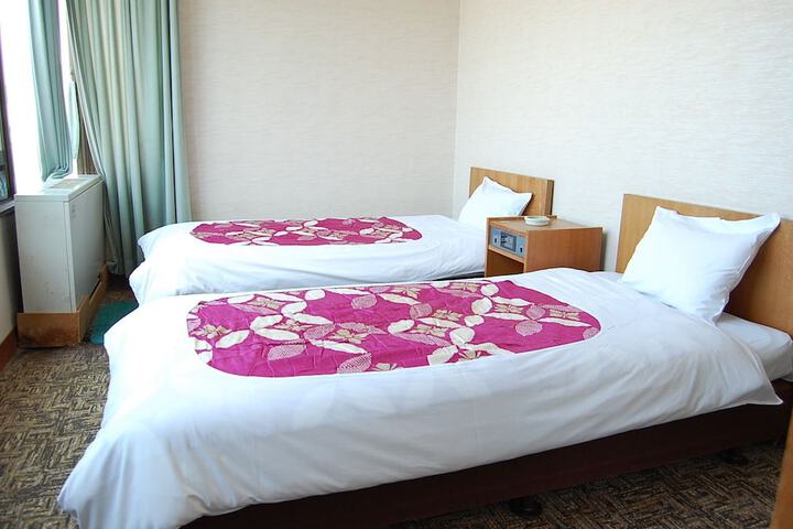 Room 4 of 17