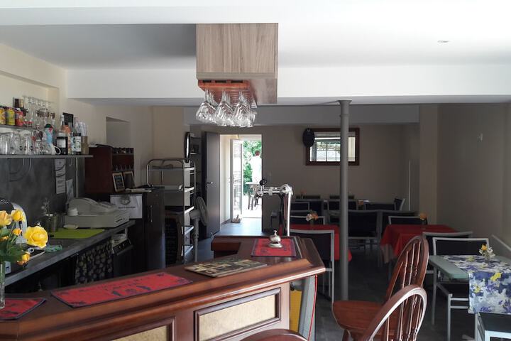 Lounge 11 of 16