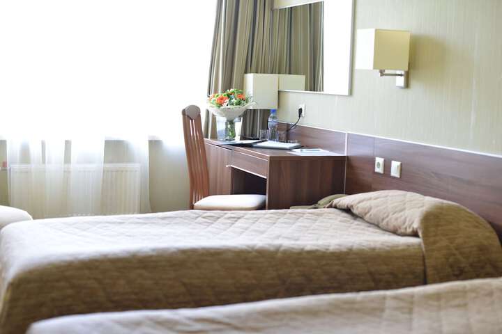 Room 13 of 77