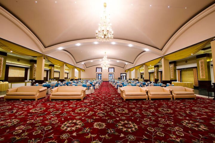 Ballroom/Hall 16 of 21