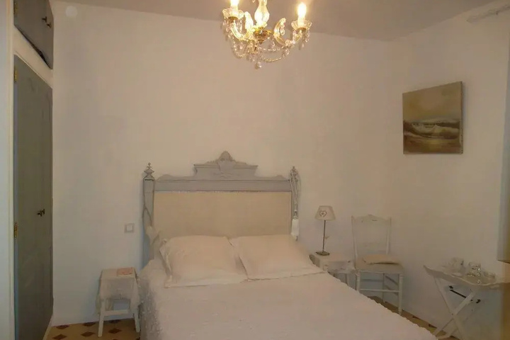 Room 3 of 12