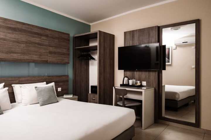Room 13 of 32