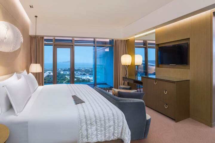 Room 6 of 65