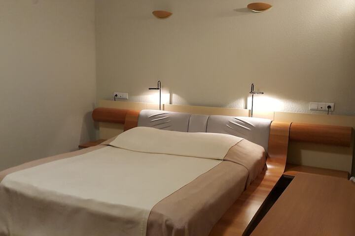 Room 17 of 107