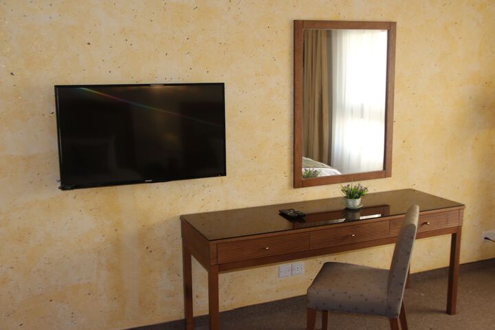 Room 20 of 33