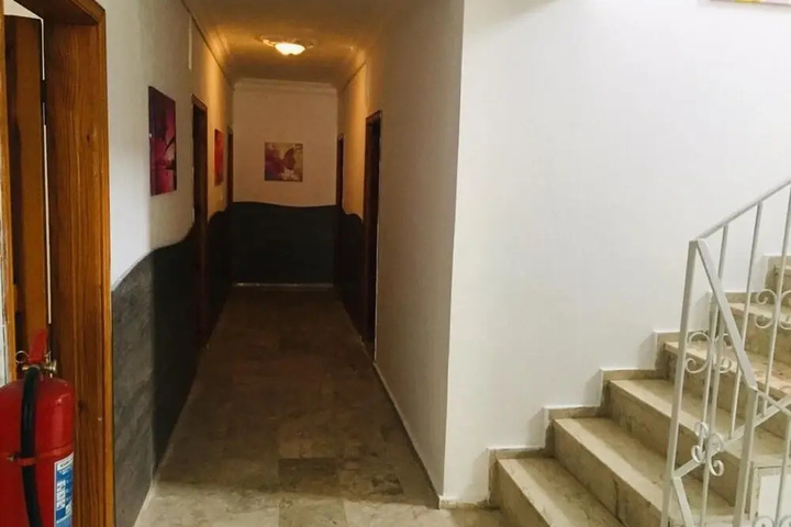 Room 7 of 18