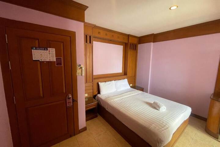 Room 10 of 19