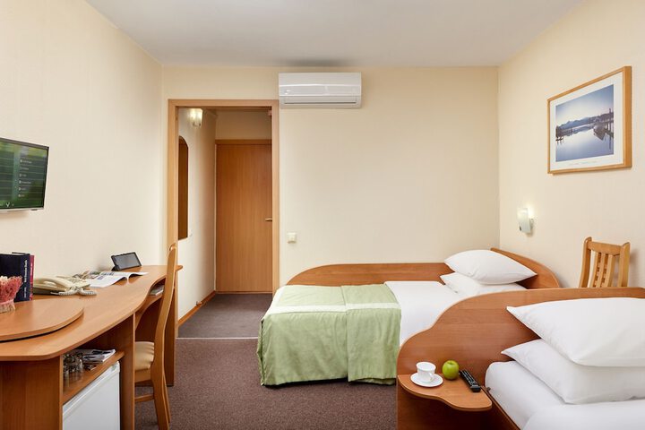 Room 28 of 93