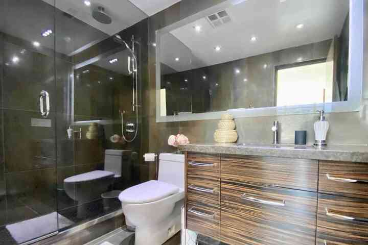 Room 15 of 223