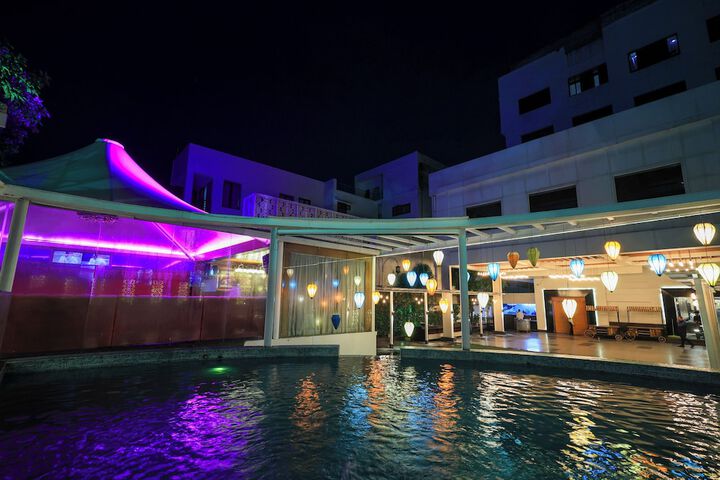 Pools & Facilities