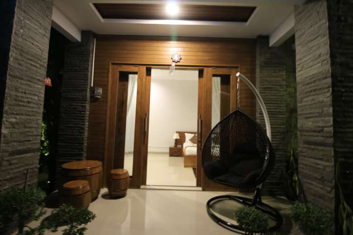 Room 8 of 34