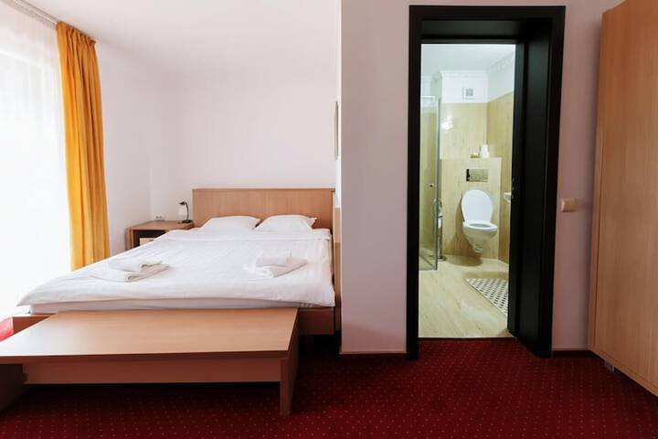 Room 47 of 191