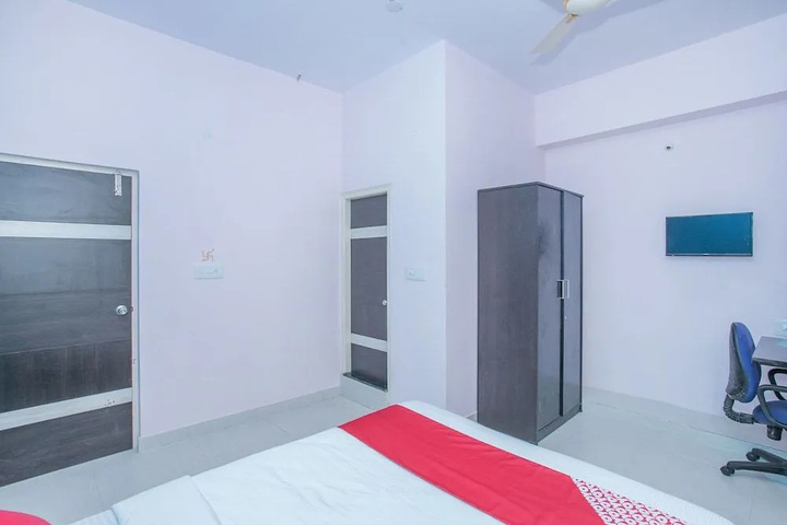 Room 5 of 9
