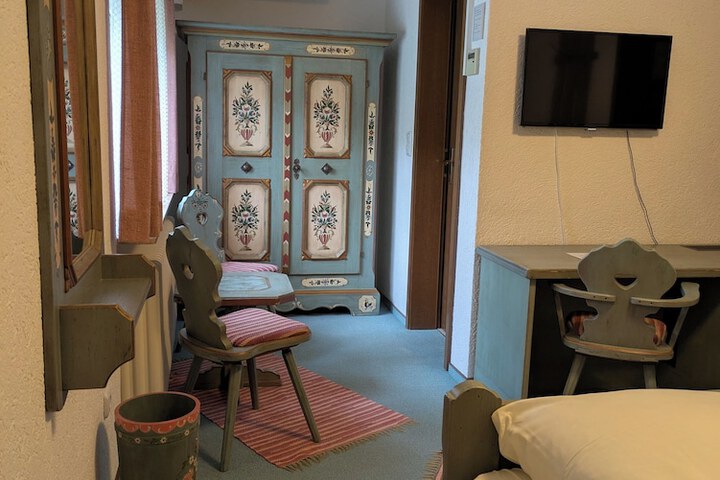 Room 13 of 30